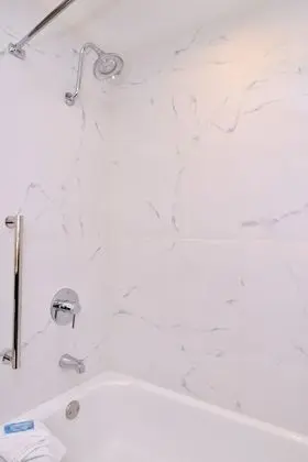 Standard Oda, 2 Çift Kişilik Yatak, Engellilere Uygun (Comm, Tub)