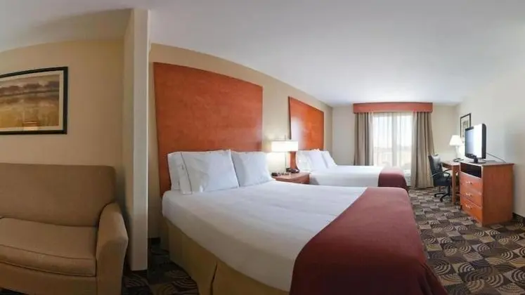 Standard Oda, 2 Büyük (Queen) Boy Yatak, Engellilere Uygun (Communications, Roll In Shower)