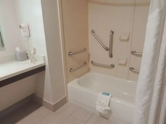 Standard Oda, 1 En Büyük (King) Boy Yatak, Engellilere Uygun (Mobility Tub)