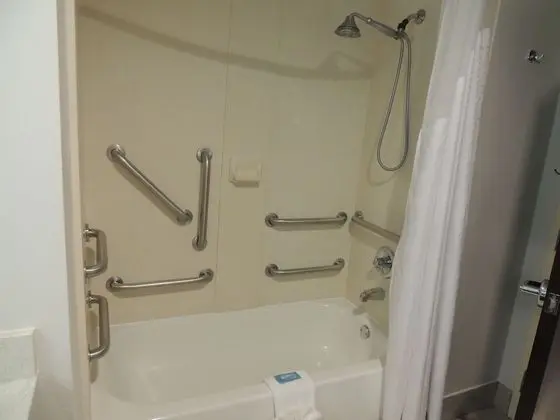 Standard Oda, 1 En Büyük (King) Boy Yatak, Engellilere Uygun (Mobility Tub)