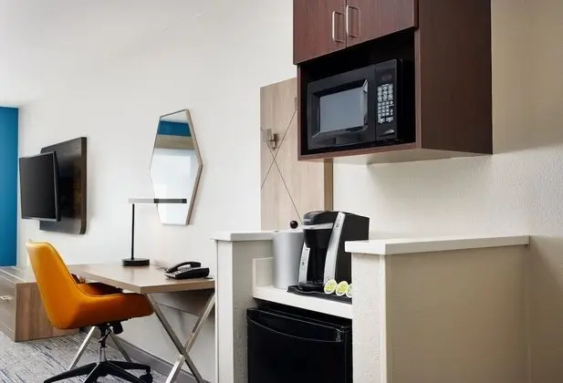 Süit, 1 En Büyük (King) Boy Yatak, Engellilere Uygun (Communications)