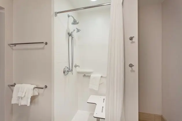 Süit, 1 Tek Kişilik Yatak, Engellilere Uygun (Comms Accessible. Roll-In Shower)
