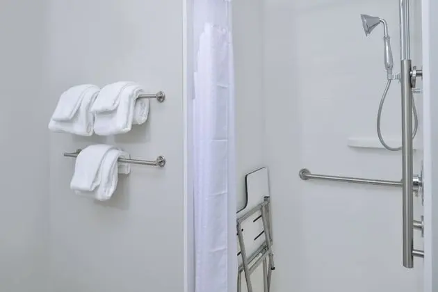 Standard Oda, 1 En Büyük (King) Boy Yatak, Engellilere Uygun (Comm, Tub)