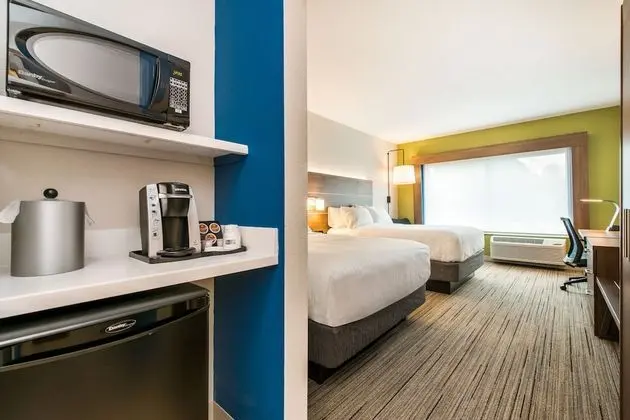 Standard Oda, 2 Büyük (Queen) Boy Yatak, Engellilere Uygun (Mobility, Roll-In Shower)