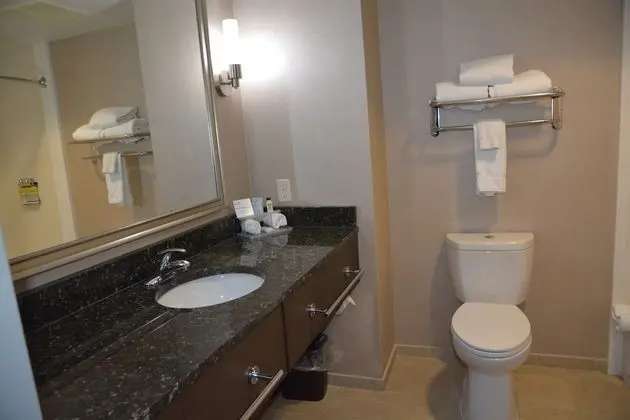 Standard Oda, 2 Büyük (Queen) Boy Yatak, Engellilere Uygun (Mobil Tub)