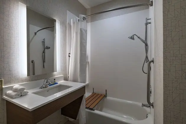 Süit, 1 En Büyük (King) Boy Yatak, Engellilere Uygun (Mobility, Accessible Tub)