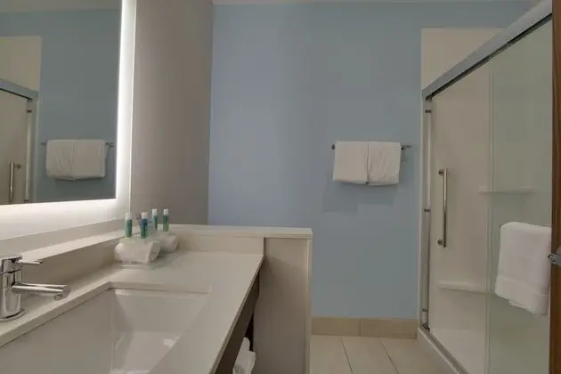Standard Oda, 1 En Büyük (King) Boy Yatak (Walk-In Shower)