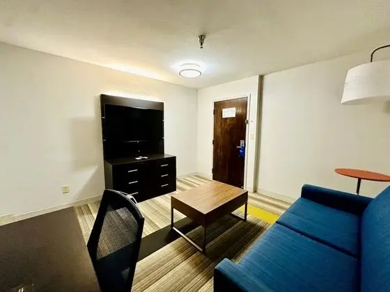 Süit, 1 En Büyük (King) Boy Yatak, Engellilere Uygun (Comm, Mobile Tub)
