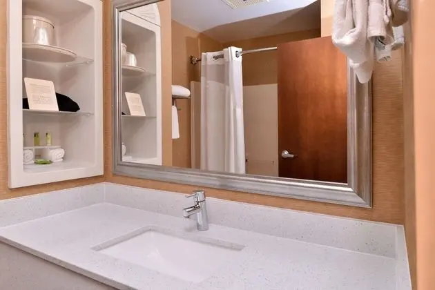 Standard Oda, 2 Büyük (Queen) Boy Yatak, Engellilere Uygun (Mobility, Access Tub)