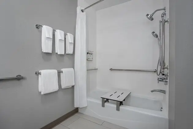 Standard Oda, 1 En Büyük (King) Boy Yatak, Engellilere Uygun (Mobility Tub)