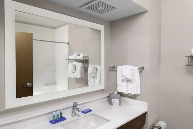 Standard Oda, 1 En Büyük (King) Boy Yatak, Engellilere Uygun (Communications, Accessible Tub)