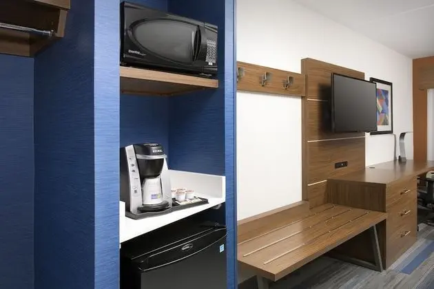 Standard Oda, 2 Büyük (Queen) Boy Yatak, Engellilere Uygun (Roll-In Shower)