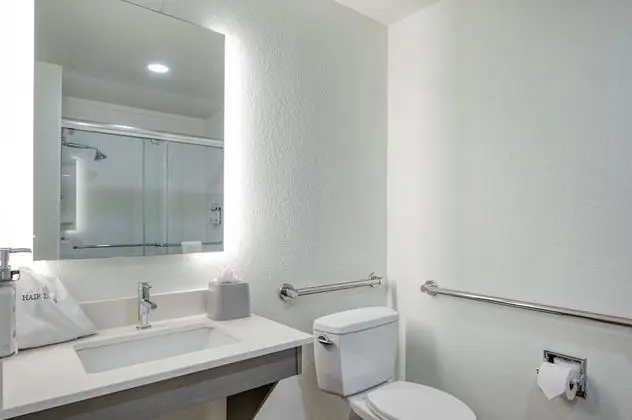 Standard Oda, 1 En Büyük (King) Boy Yatak, Engellilere Uygun (Mobility, Bathtub)