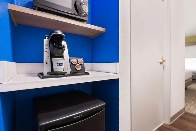 Oda, 2 Büyük (Queen) Boy Yatak, Engellilere Uygun, Sigara İçilmez (Comm and Tub Accessible)
