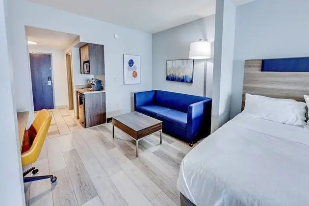 Süit, Birden Çok Yatak (2 Queen beds with Sofa Bed)
