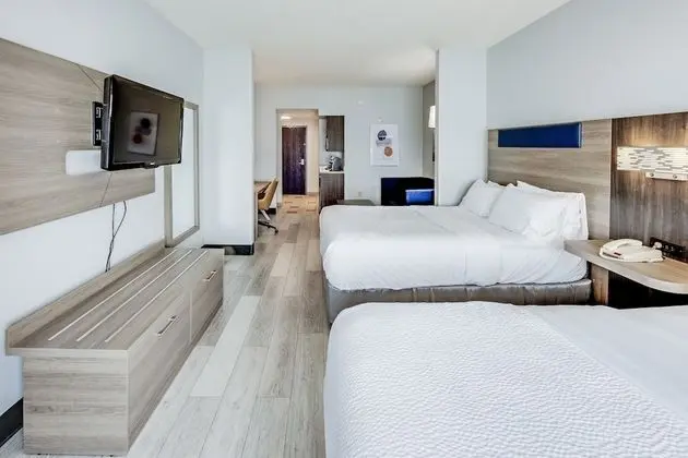 Süit, Birden Çok Yatak (2 Queen beds with Sofa Bed)