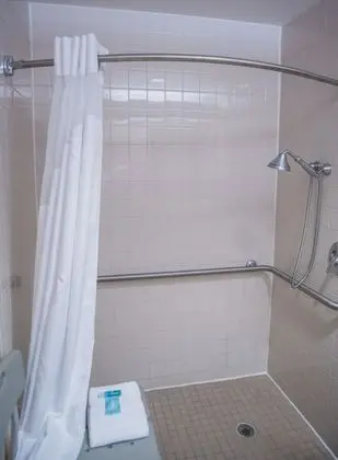 Standard Oda, 2 Çift Kişilik Yatak, Engellilere Uygun (Mobility Shower)