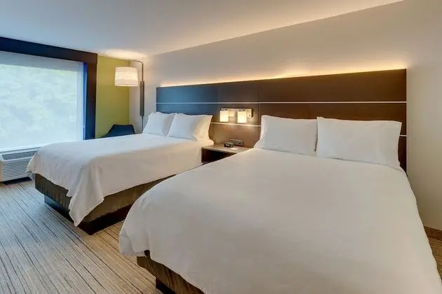 Standard Oda, 2 Büyük (Queen) Boy Yatak, Engellilere Uygun (Communication, Accessible Tub)