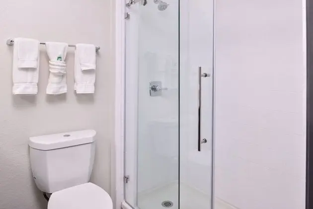 Standard Oda, 1 En Büyük (King) Boy Yatak, Engellilere Uygun (Mobility Tub)