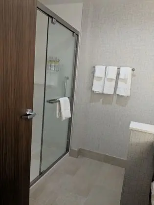 Standard Oda, 1 En Büyük (King) Boy Yatak, Engellilere Uygun (Communication)