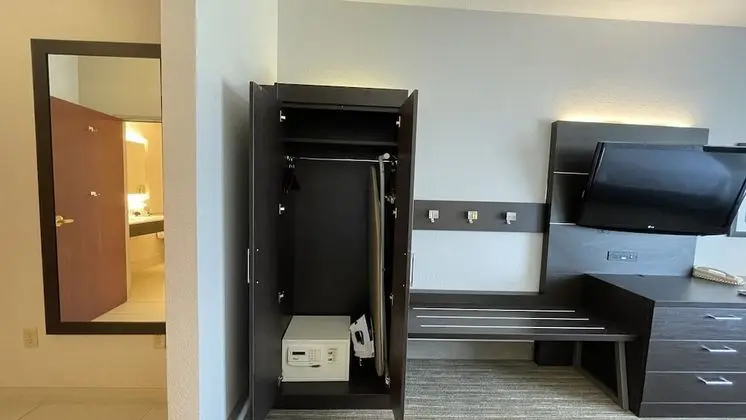 Standard Oda, 2 Büyük (Queen) Boy Yatak, Engellilere Uygun (Mobility Tub)