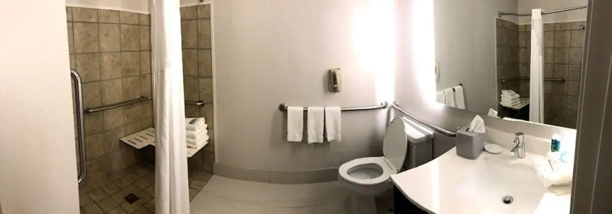 Standard Oda, 2 Büyük (Queen) Boy Yatak, Engellilere Uygun (Mobility Tub)