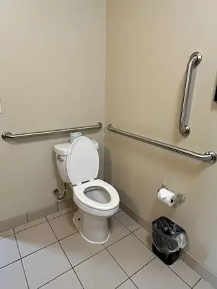 Standard Oda, 1 En Büyük (King) Boy Yatak, Engellilere Uygun (Roll-In Shower)