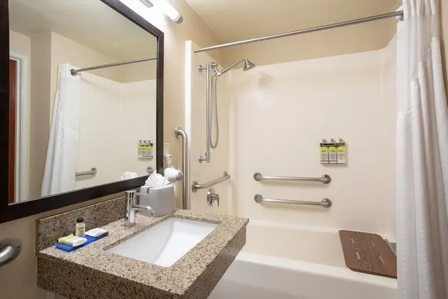 Standard Oda, 1 En Büyük (King) Boy Yatak, Engellilere Uygun (Accessible Tub)
