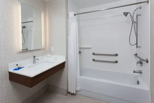 Süit, 1 En Büyük (King) Boy Yatak, Engellilere Uygun (Mobility Tub)
