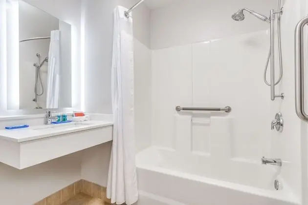Standard Oda, 1 En Büyük (King) Boy Yatak, Engellilere Uygun (Comm, Mobil, Tub)
