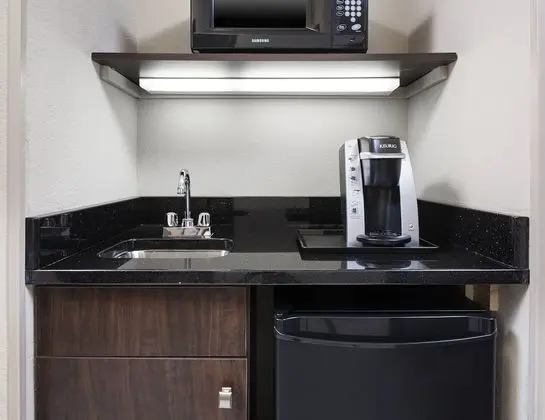 Standard Oda, 1 En Büyük (King) Boy Yatak, Engellilere Uygun (Communications, Accessible Tub)