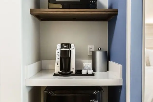 Standard Oda, 2 Büyük (Queen) Boy Yatak, Engellilere Uygun (Communications, Accessible Tub)