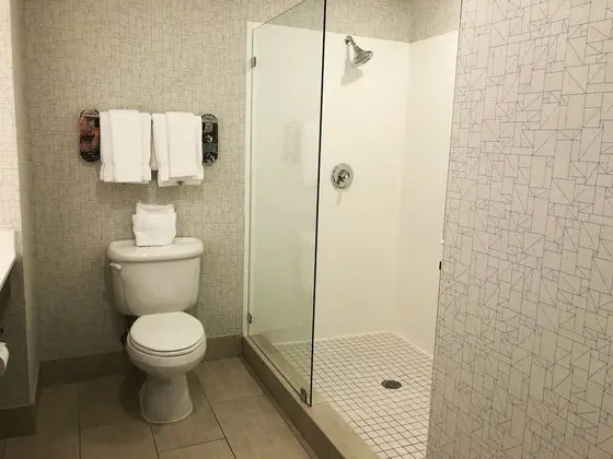 Süit, 1 Yatak Odası, Havuz Manzaralı