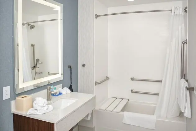 Süit, 1 En Büyük (King) Boy Yatak, Engellilere Uygun (Mobility, Accessible Tub)