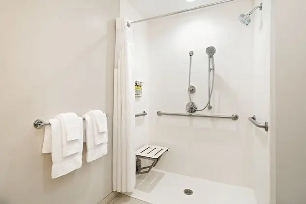Standard Oda, 2 Büyük (Queen) Boy Yatak, Engellilere Uygun (Mobility Tub)
