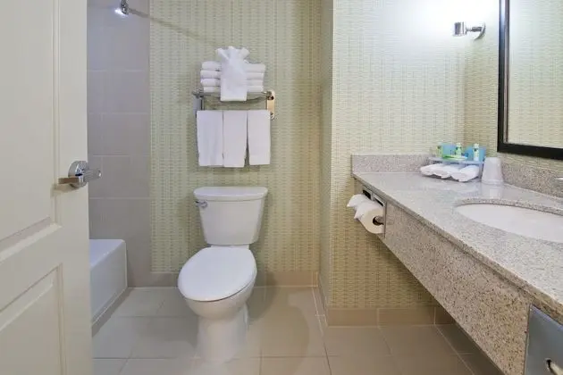 Standard Oda, 1 En Büyük (King) Boy Yatak (LEISURE)