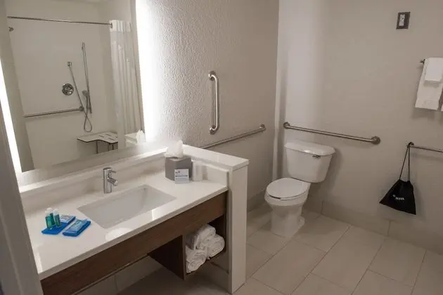 Standard Oda, 1 En Büyük (King) Boy Yatak, Engellilere Uygun (Hearing)