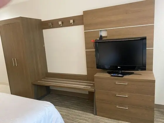 Standard Oda, 1 En Büyük (King) Boy Yatak (LEISURE)