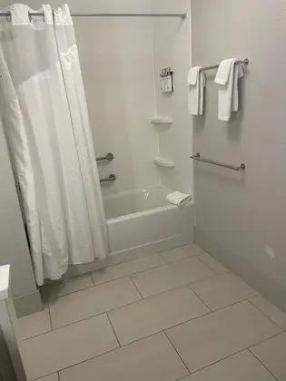 Standard Oda, 2 Büyük (Queen) Boy Yatak, Engellilere Uygun (Mobility, Accessible Tub)