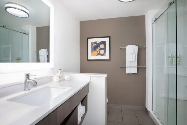 Standard Oda, 1 En Büyük (King) Boy Yatak, Engellilere Uygun (Communications)