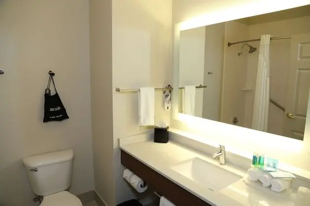 Standard Oda, 2 Büyük (Queen) Boy Yatak, Engellilere Uygun (Communications)