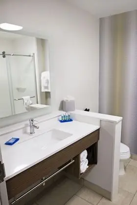 Standard Oda, 1 En Büyük (King) Boy Yatak, Engellilere Uygun (Comm Mobil Tran Shwr)