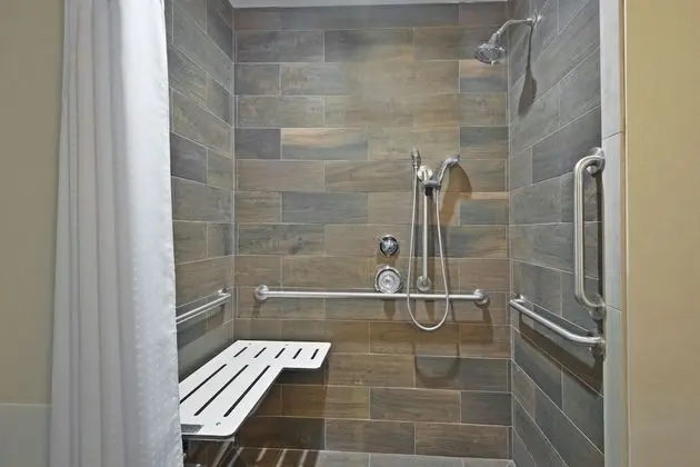 Süit, Engellilere Uygun (Roll-In Shower)