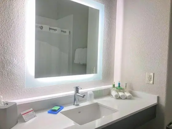 Standard Oda, 1 En Büyük (King) Boy Yatak, Engellilere Uygun (Communication, Accessible Tub)