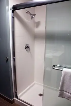 Oda, 2 Büyük (Queen) Boy Yatak, Sigara İçilmez (With Shower)