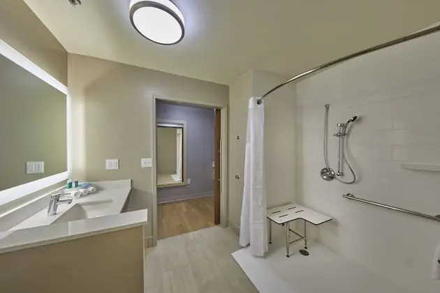 Süit, Engellilere Uygun (Roll-In Shower)