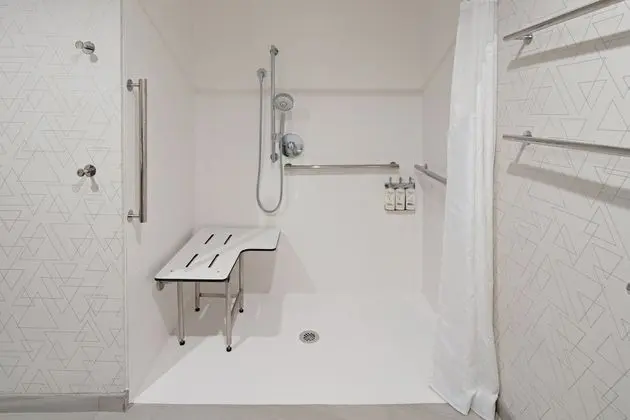 Standard Oda, 1 En Büyük (King) Boy Yatak, Engellilere Uygun (Communication, Mobility, Roll In Shwr)