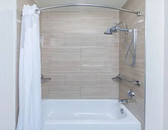 Süit, 1 En Büyük (King) Boy Yatak, Engellilere Uygun (Communication, Accessible Tub)