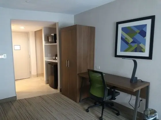 Süit, 1 En Büyük (King) Boy Yatak, Engellilere Uygun (Communications, Accessible Tub)