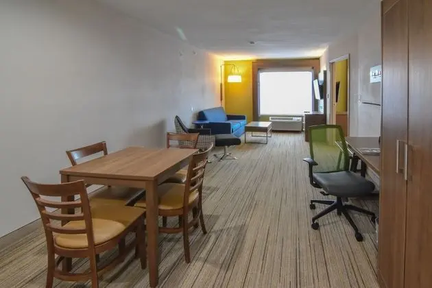 Süit, 1 En Büyük (King) Boy Yatak ve Çekyat, Engellilere Uygun (Communications)